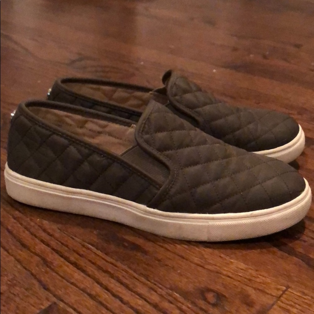 Mossimo Quilted slip on sneaker